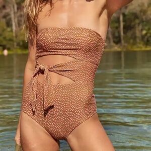 Aerie Wrap Strapless One Piece Swimsuit in Cedar Expedition